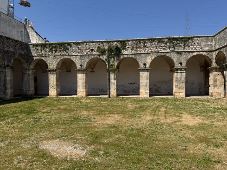 ARCHES OF THE POSTE CENTRALE